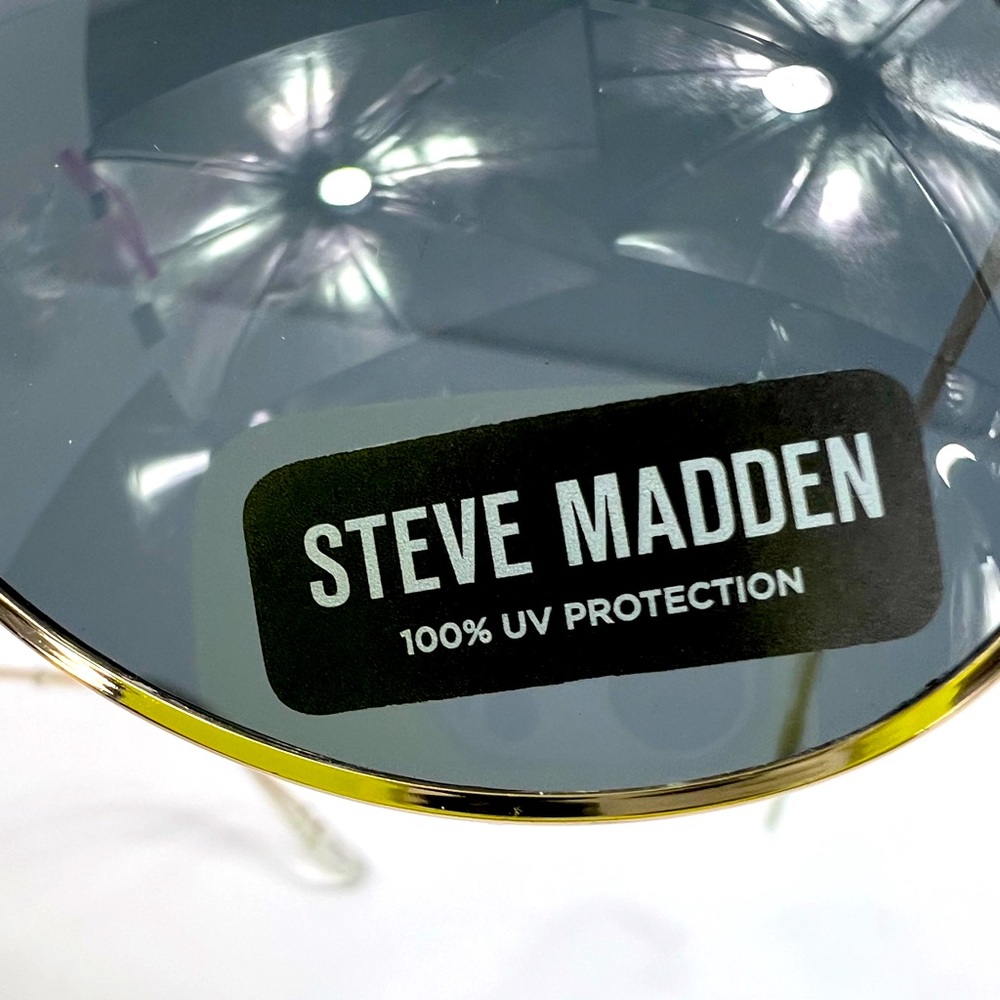 STEVE MADDEN GREY AVIATION WITH GREY TINTED LENSES, HOLD METAL FRAME - Picture 6 of 12